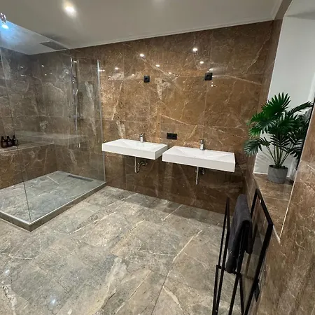House With Pool & Dream Garden Apartment Odelzhausen