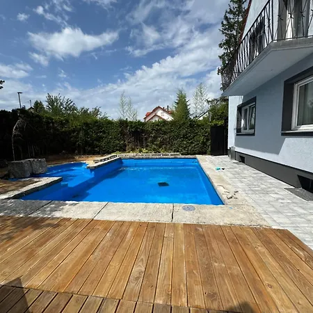 House With Privat Pool & Dream Garden Apartament