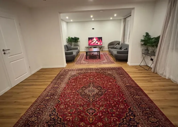 House With Privat Pool & Dream Garden 아파트 오델자우젠